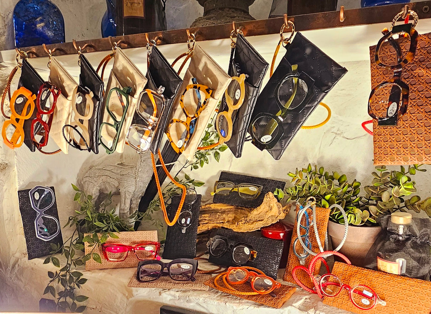 Tuk Laccio portaocchiali con anello dorato